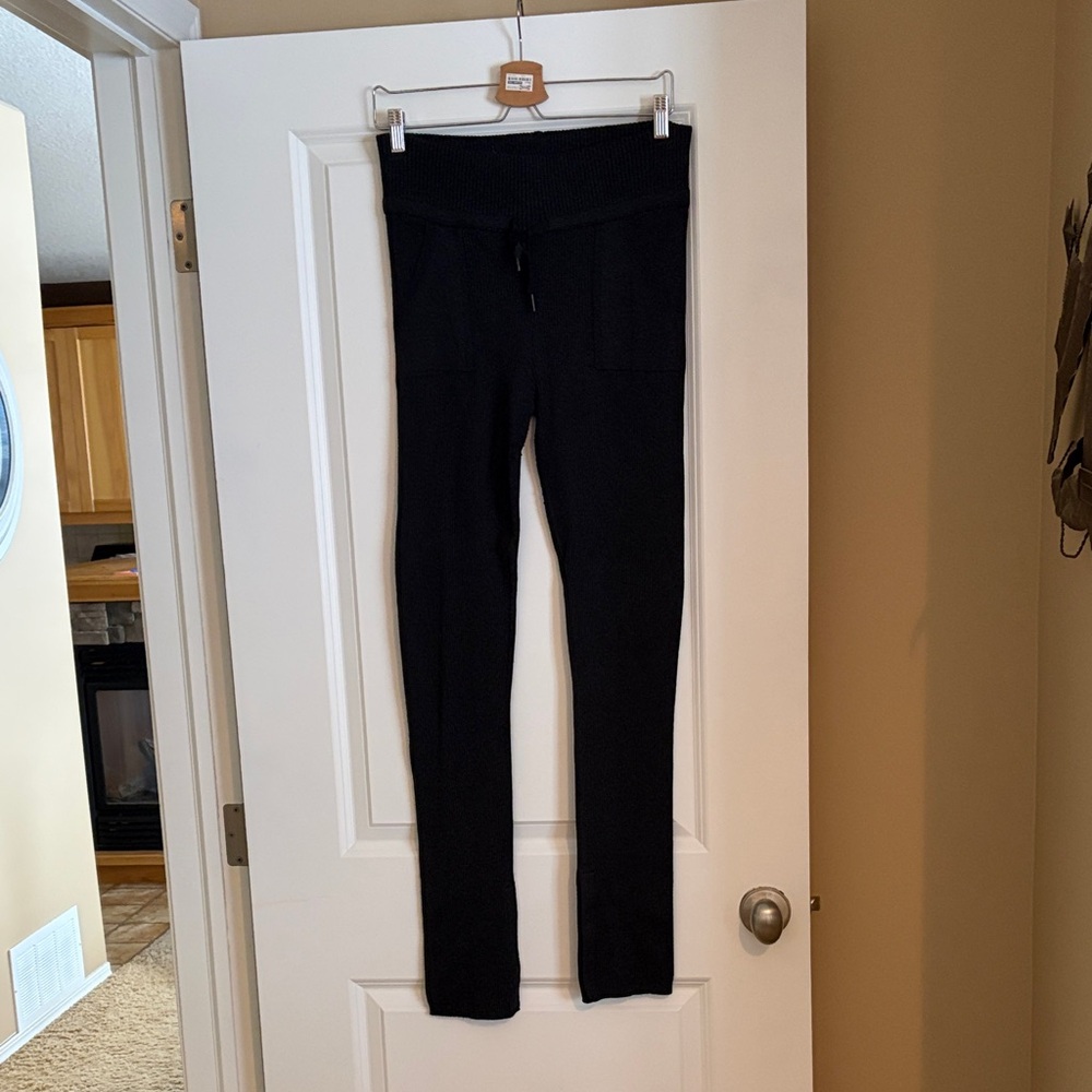 lululemon athletica Black knit sweat pants, tie waist, front pockets